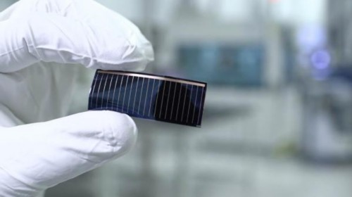 汉能柔性砷化镓薄膜太阳能芯片。