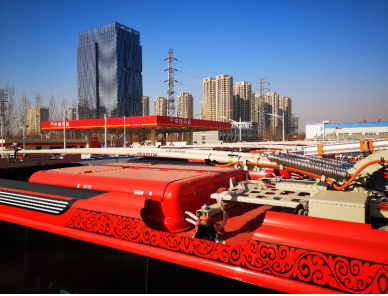 搭载凯博易控双源无轨系统的“中国红”公交车亮相保定