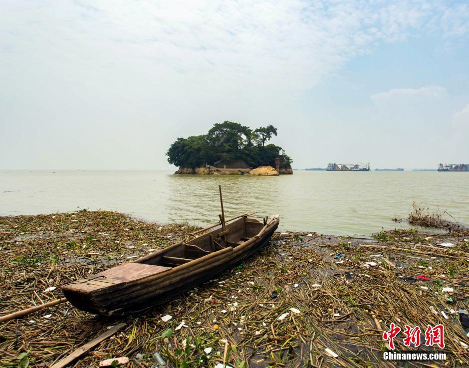 中国最大淡水湖鄱阳湖水位退至警戒线以下