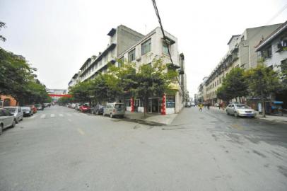 5日,成都郫县安靖镇土地村,一工厂称自家的夹克在双十一可卖出8万件.