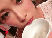 林志玲晒嘟嘴自拍 蕾丝低胸装酥胸可见