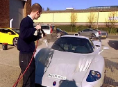 他是世界上最会洗车的人 给人洗次车要价5万
