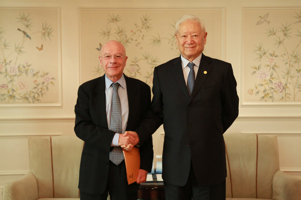 man Zheng Bijian met with Mr. Martin Jacques,