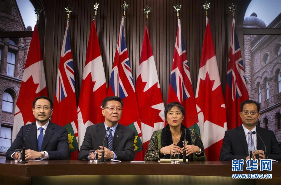 12月5日，在位于加拿大多伦多的安大略省议会，华裔省议员黄素梅（右二）与嘉宾出席新闻发布会。
