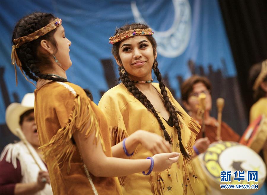 2月3日，在加拿大温哥华，原住民在活动上表演。