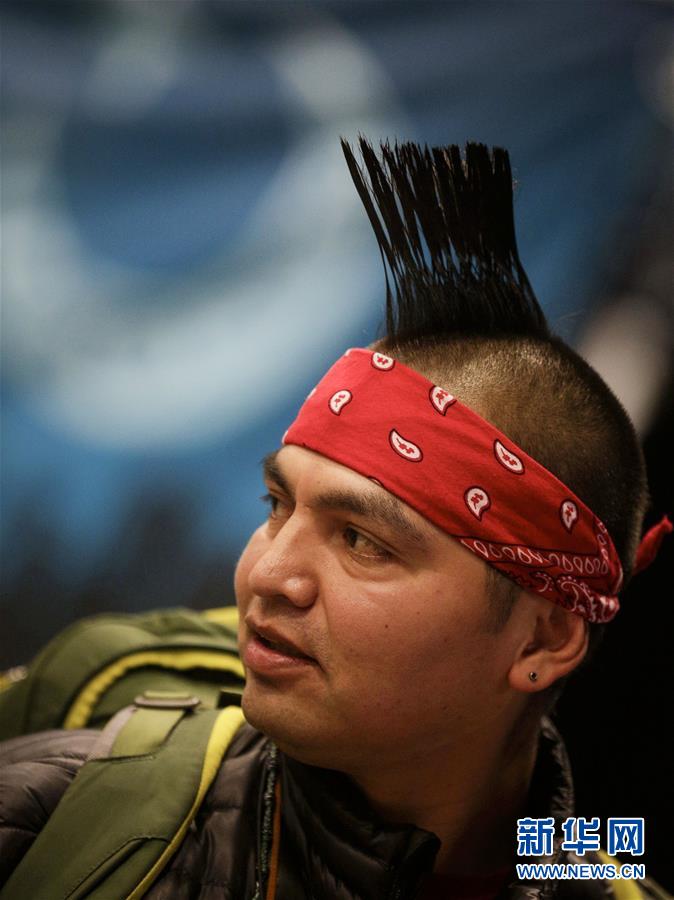 2月3日，在加拿大温哥华，一名原住民参加庆祝活动。