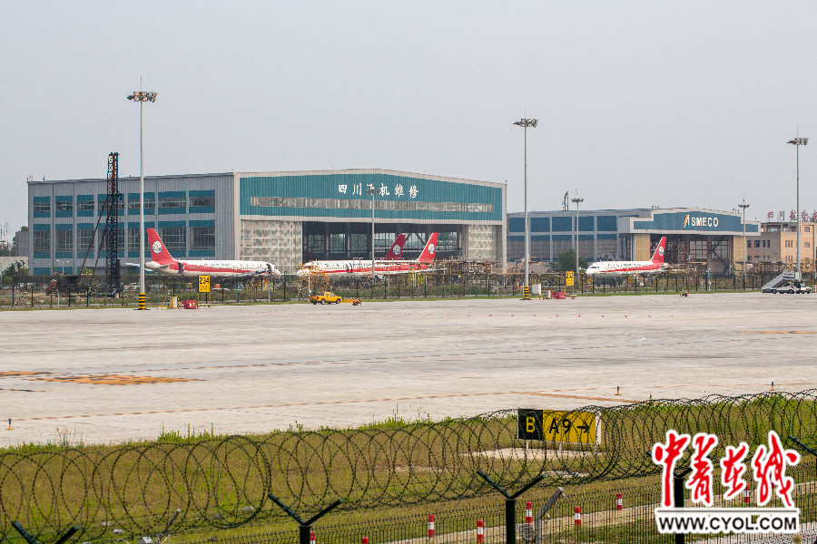 川航3U8633航班经历空中惊魂