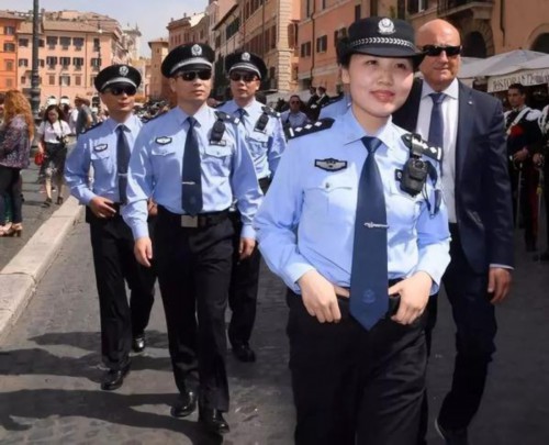 帅帅帅帅帅！看中国警察帅到了意大利……
