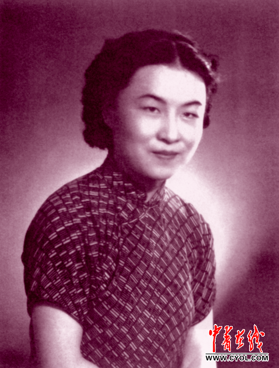 1941年夏,正在上海当小学代课教员的杨绛,业余创作剧本
