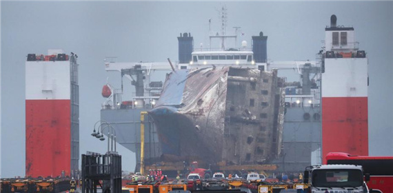 探访衡水中学浙江分校:挂满励志标语 每年学费