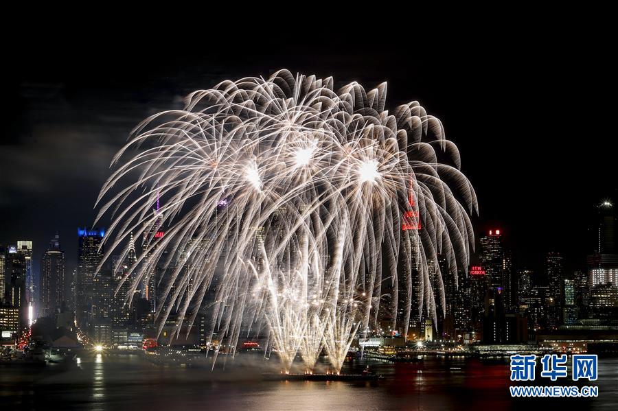 （国际）（1）纽约燃放焰火庆祝中国春节
