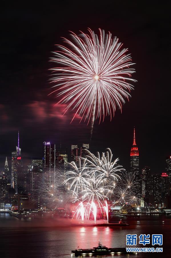 （国际）（2）纽约燃放焰火庆祝中国春节