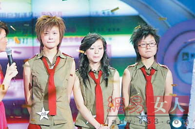 2005年一场"超级女声"的比赛让全国观众记住了冠军李宇春.
