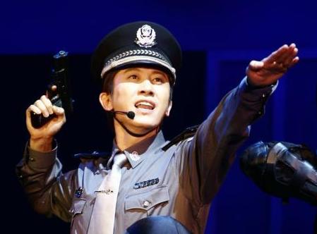 歌手毛宁吸毒被抓 曾演唱《涛声依旧》 组图