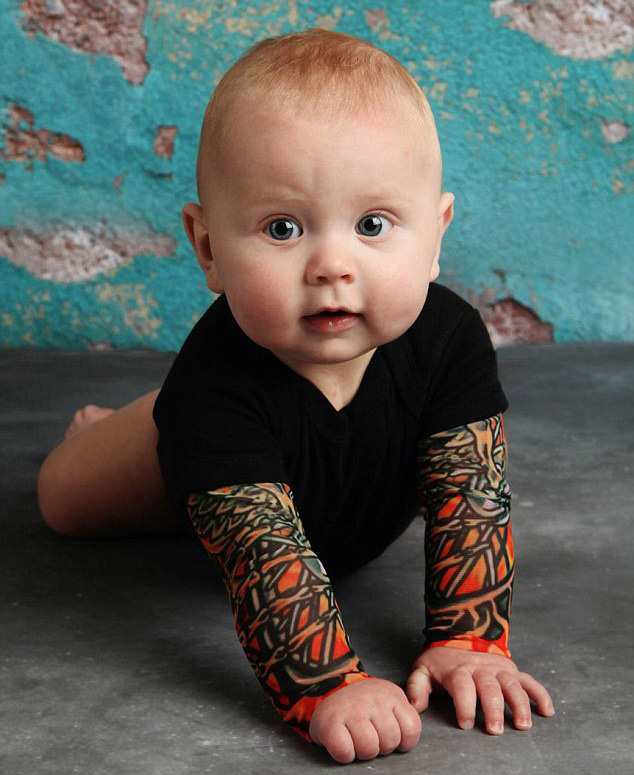 美摄影师妈妈为孩子设计新奇墨染纹身袖套
