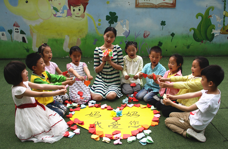 母亲节之际河南淅川县幼儿园开展丰富多彩的特