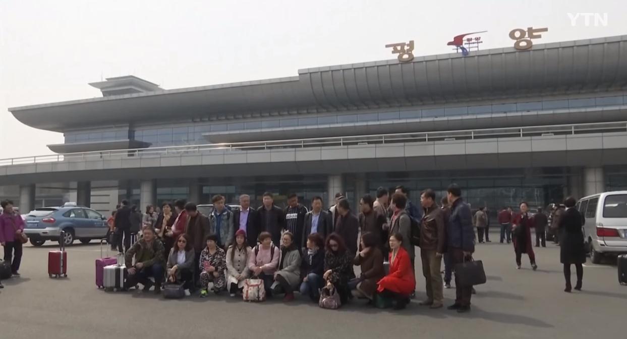 平壤-丹东国际包机航线正式开通 朝鲜空姐列队