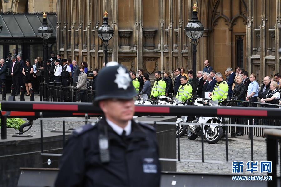 （外代一线）（3）伦敦为恐袭遇难者举行悼念活动
