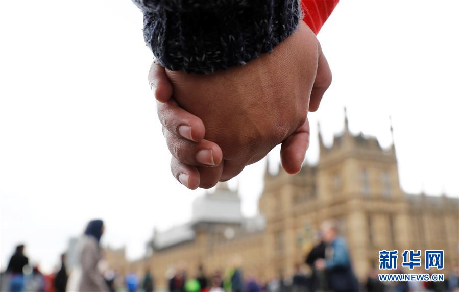 （外代一线）（13）伦敦为恐袭遇难者举行悼念活动