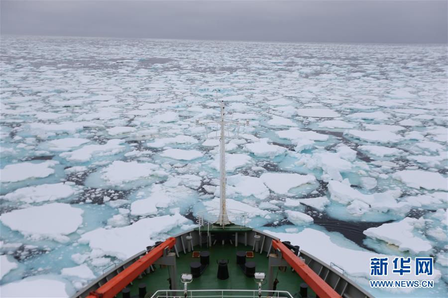 （图文互动）（1）专访：在南极，最美的蓝冰可能通向死亡——中国南极科考队员讲述“冰缝惊魂记”