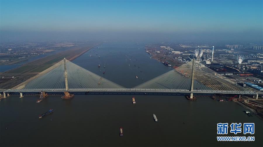 （经济）（1）安徽芜湖长江公路二桥通车运营