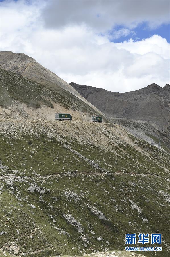 （新华全媒头条·图文互动）（7）川藏线上流动的“航标”——记雪线邮路藏族驾驶员其美多吉