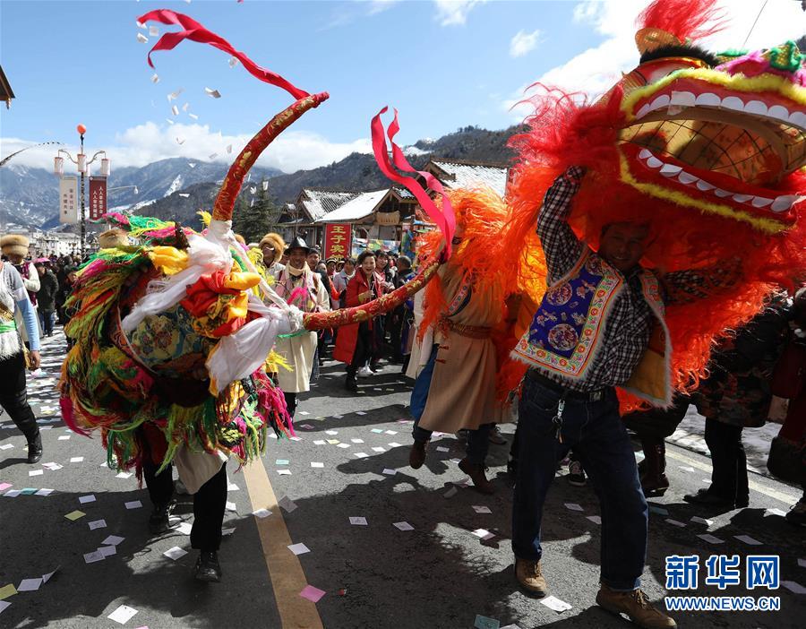 （社会）（3）夹金山下藏族群众欢度“上九节”