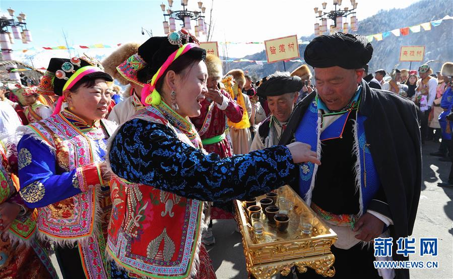 （社会）（4）夹金山下藏族群众欢度“上九节”