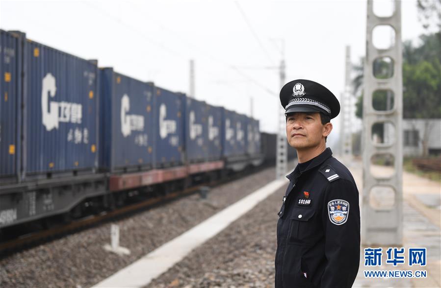 （图片故事）（8）铁路民警与一座小站的不了情