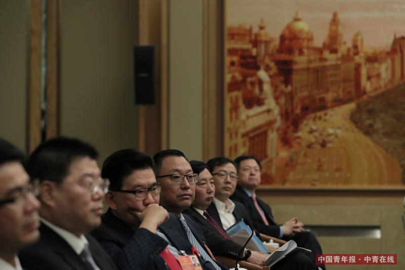 3月6日，人民大会堂上海厅，十三届全国人大一次会议上海代表团举行全体会议，并向中外媒体开放。中国青年报·中青在线记者 赵青/摄