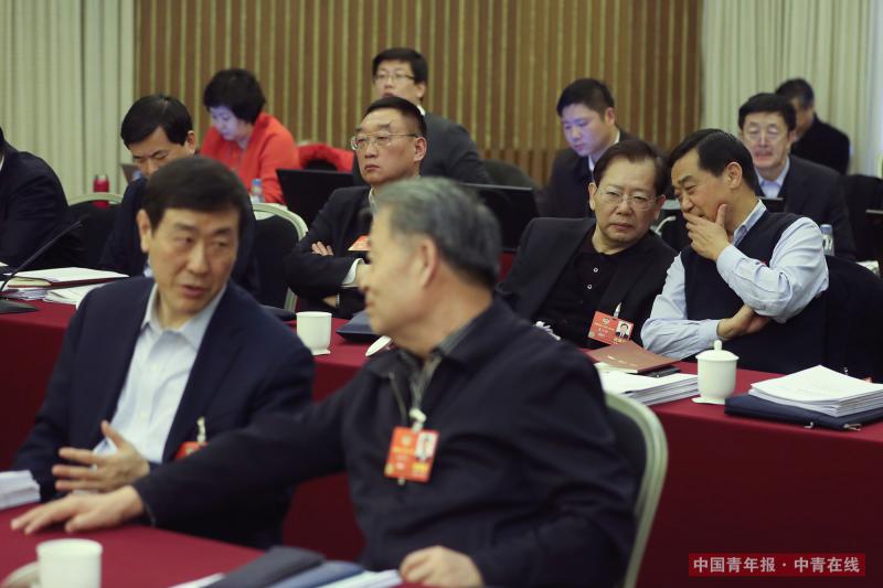 3月7日，北京友谊宾馆，全国政协十三届一次会议中国共产党界别分组讨论。中国青年报·中青在线记者 赵迪/摄