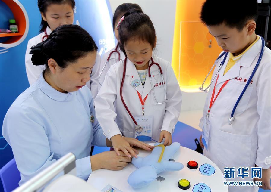 （社会）（1）儿童医学体验馆在上海开馆
