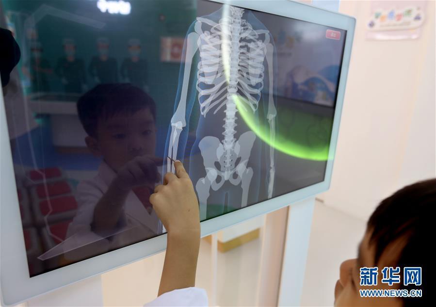（社会）（4）儿童医学体验馆在上海开馆