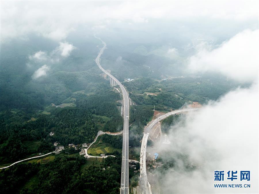 （经济）（3）贵州织普高速建成通车