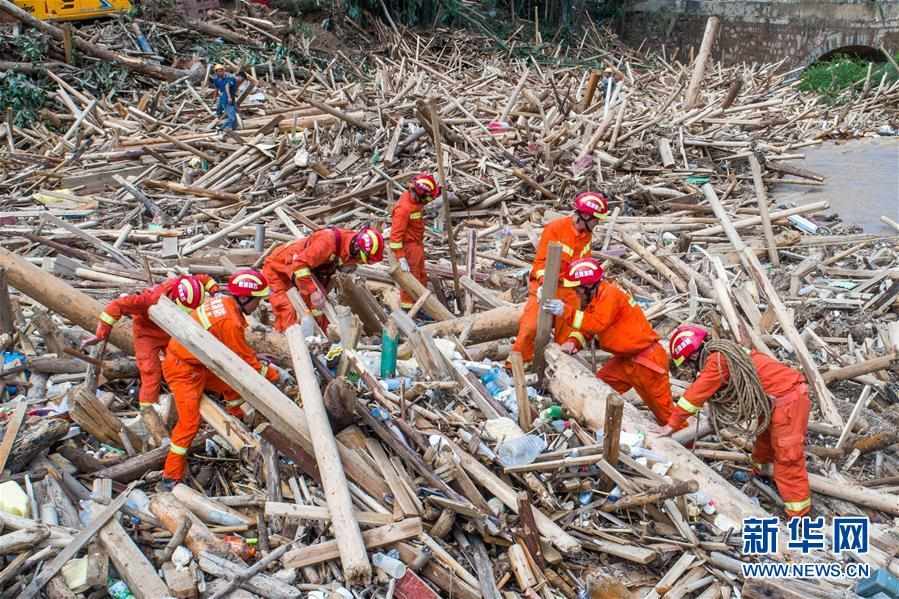 （社会）（4）云南麻栗坡灾区交通电力和饮水基本恢复