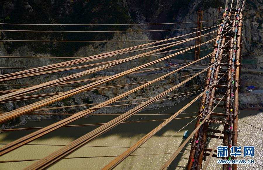（经济）（2）川藏铁路拉林段重点标志性工程藏木特大桥合龙
