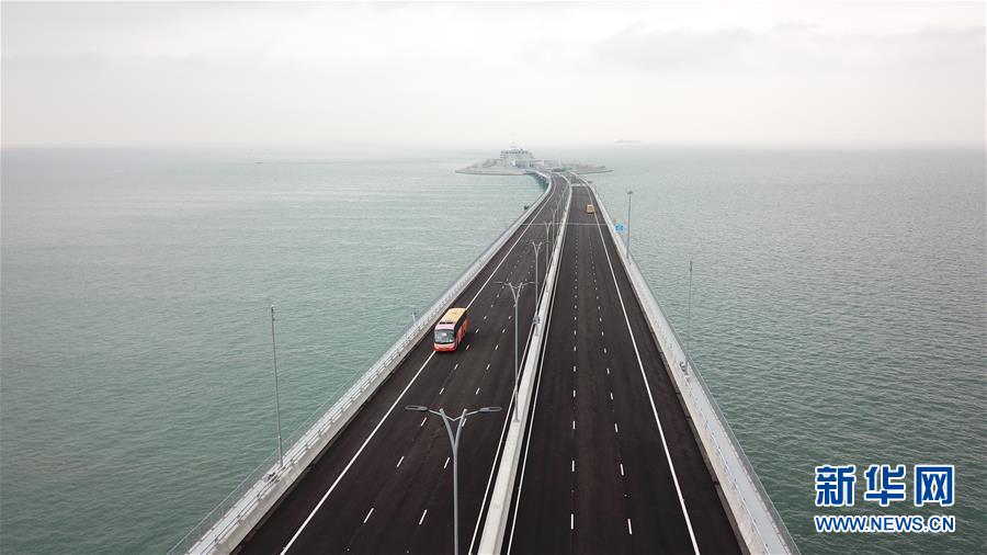 （社会）（9）港珠澳大桥正式通车