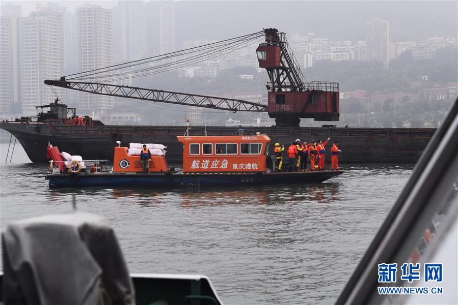 （重庆公交车坠江事故·后续）（3）重庆万州公交客车坠江事故救援工作继续紧张有序进行