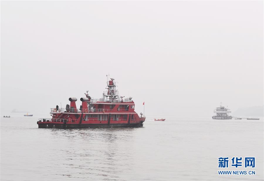（重庆公交车坠江事故·后续）（5）重庆万州公交客车坠江事故救援工作继续紧张有序进行