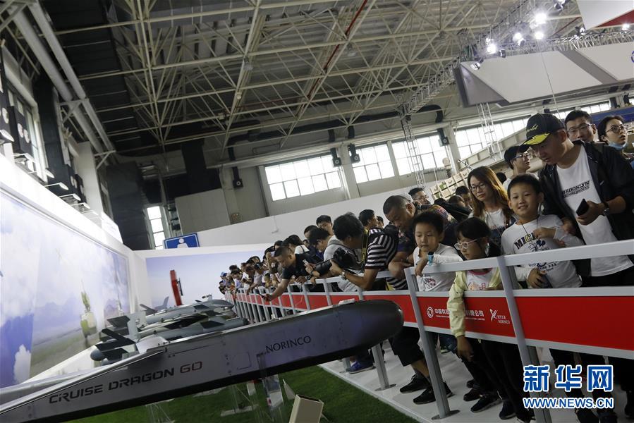 （社会）（7）第十二届中国航展公众开放日第二天精彩继续