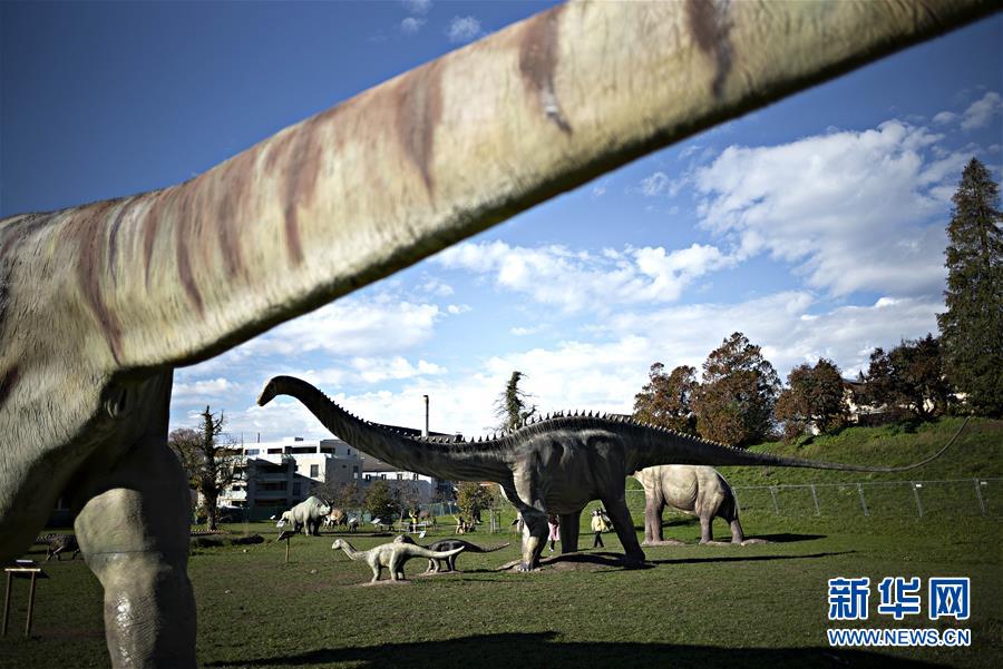 （国际）（2）苏黎世湖畔的恐龙模型展