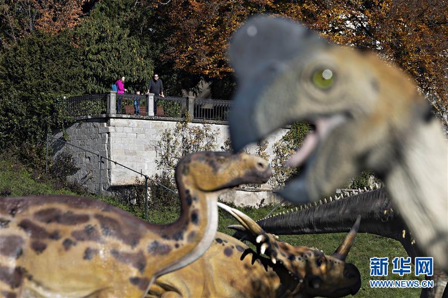 （国际）（4）苏黎世湖畔的恐龙模型展