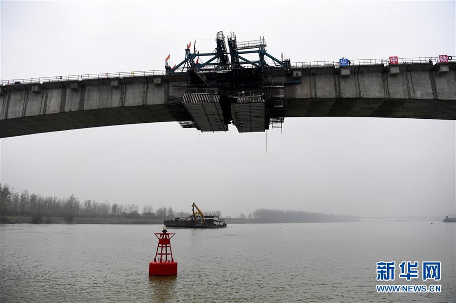 （经济）（6）商合杭铁路跨淮河特大桥成功合龙