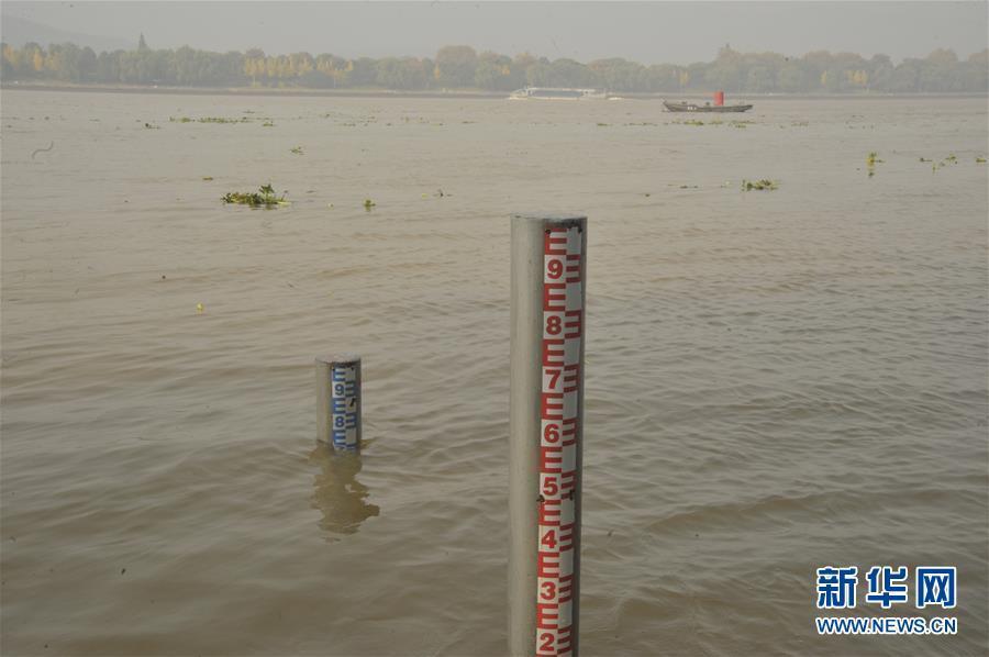 （环境）（4）湘江“枯水期”遭遇水涨 水位突破30米