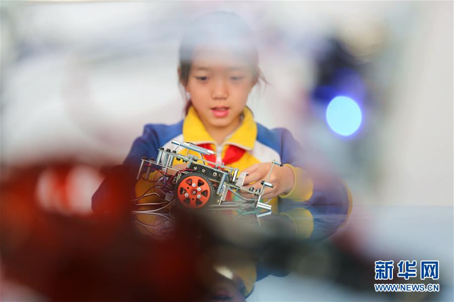 #（教育）（5）机器人课程进小学 激发学生创新力