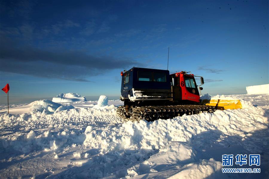 （“雪龙”探南极·图文互动）（4）通讯：44公里探冰“筑路”记