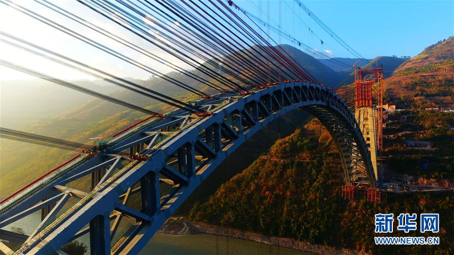 （图文互动）（3）世界最大跨度铁路拱桥顺利合龙