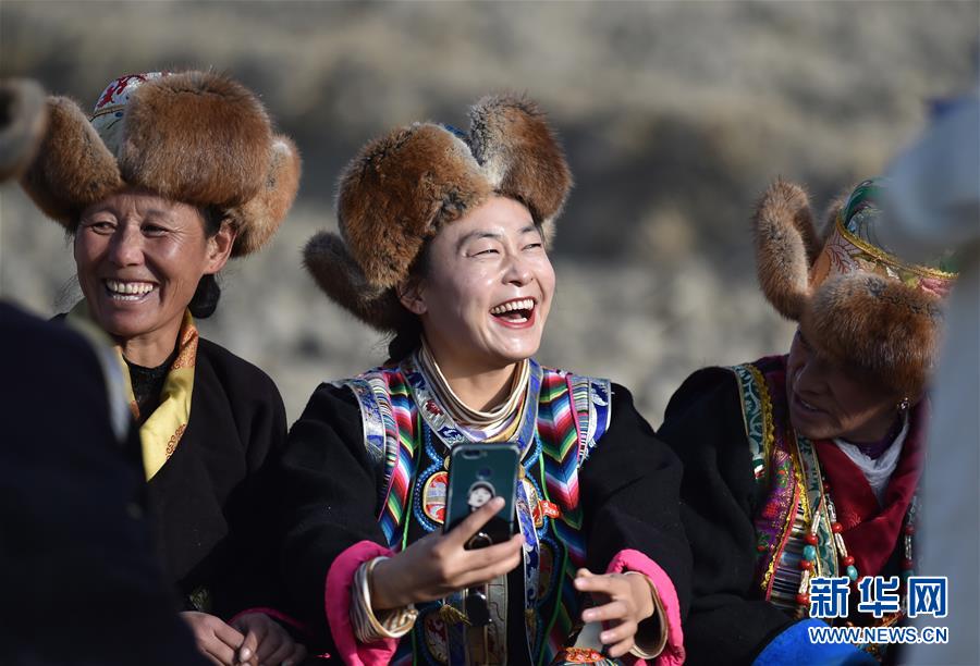 （社会）（4）西藏：载歌载舞迎开耕