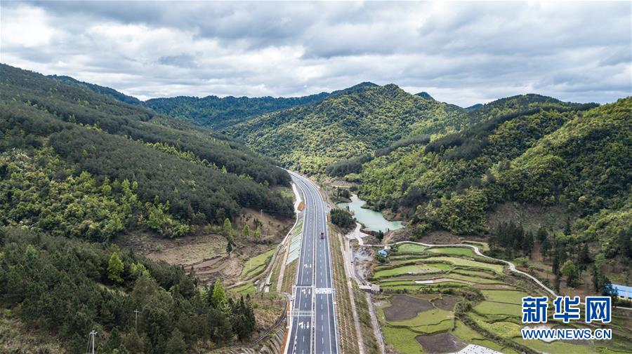 （经济）（5）贵州三荔高速全线建成通车
