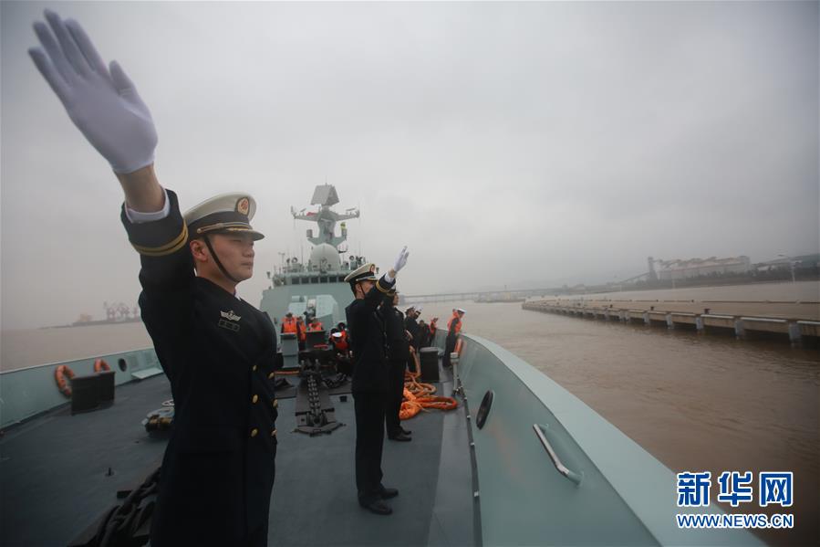 （图文互动）（2）海军湘潭舰起航参加东盟防长扩大会实兵演习